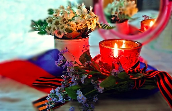 11. Помните! Через века, через года,— помните! О тех, кто уже не придет никогда,— помните! Не плачьте! В горле сдержите стоны, горькие стоны. Памяти павших будьте достойны!