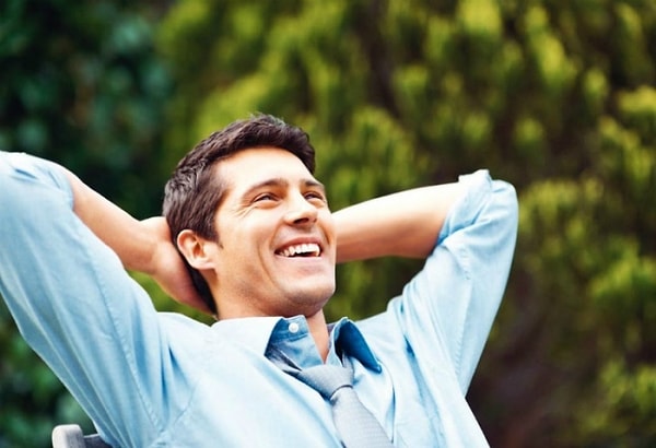 5. "Умный человек счастлив, лишь когда удостаивается собственной похвалы, дурак же довольствуется аплодисментами окружающих"