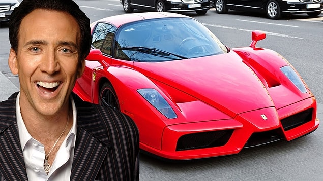 3. Nicolas Cage'in özellikle İtalyan spor arabalarını kapsayan bir koleksiyonu var. Ünlü aktör, Ferrari'lere olan düşkünlüğü ile biliniyor.