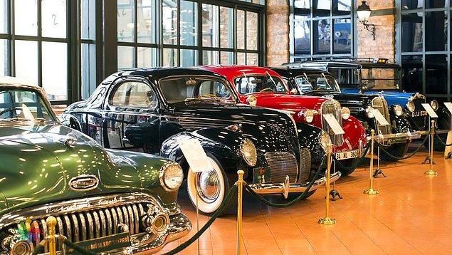 7. Klasik araba tutkunu olan Koç Holding Onursal Başkanı Rahmi Koç’un tutkusu o kadar büyük ki klasik otomobillere yönelik bir müzesi bile var.