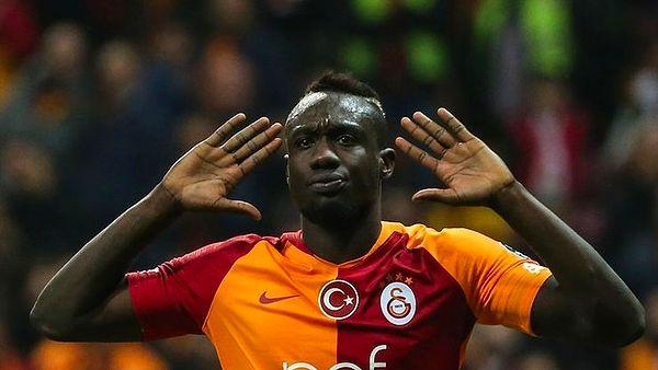 Galatasaray'ın Senegalli forveti Mbaye Diagne, Galatasaray'da kalacağını ve transfer olmayacağını açıkladı.