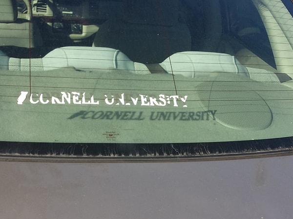 16. Стёршиеся буквы на тени выглядят вполне новыми 👍