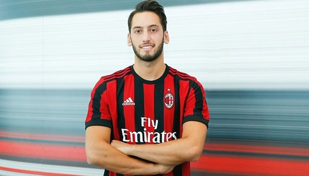 3. Hakan Çalhanoğlu / Bayer Leverkusen ➡️ AC Milan / 21.3 milyon €