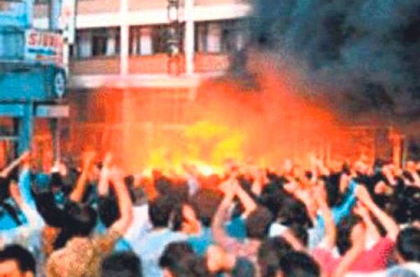 1993 - Sivas Madımak Oteli yakıldı. Otelde bulunan kişilerden 37'si yanarak öldü.