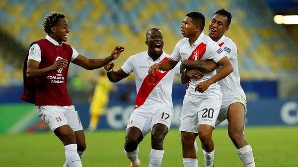 Çarşamba günü Şili ve Peru arasında oynanacak yarı final maçı Porto Alegre şehrinde gerçekleşecek. Ünlü isim Stephanie Cayo da bu heyecana kendisini fazla kaptırmış olmalı ki takımı finale taşıyan kişiyi öpme sözü verdi.