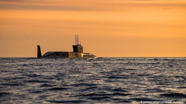 Rus Savunma Bakanlığı denizaltının Rus karasularında deniz tabanında araştırma yapmakta olduğunu aktardı.