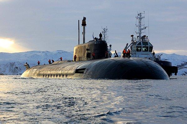 Rus haber kuruluşlarının isimsiz askeri kaynaklara dayandırdıkları haberlerde aracın AS-12 tipi nükleer denizaltı olduğu belirtiliyor.