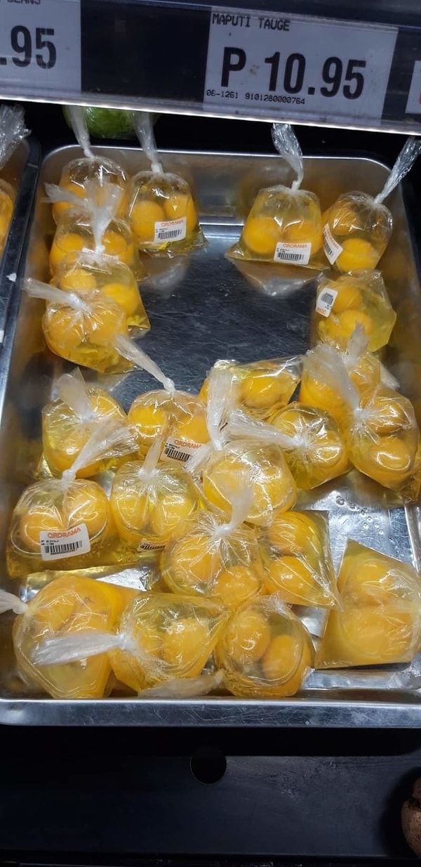 3. Сырые яйца в пакетах. Как можно было додуматься до такой безумной идеи?