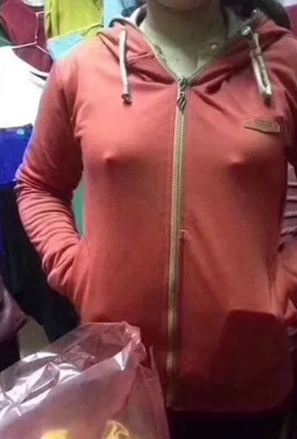 26. И, наконец, кофточка, дизайнер которой явно не все продумал...