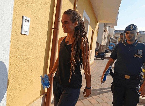 Alman kaptan Carola Rackete, ülkenin güneyindeki Sicilya adasındaki Agrigento ön soruşturma hakiminin kararıyla serbest kaldı.