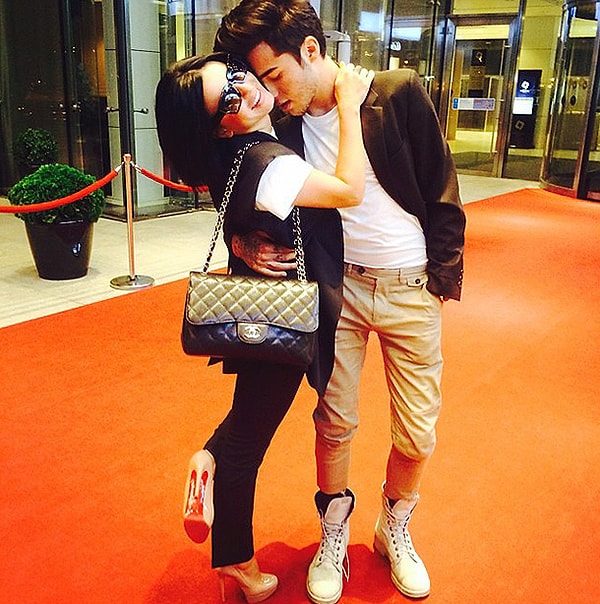 А после бывшая «татушка» хвасталась фотографиями с блогером Ромой Желудем.