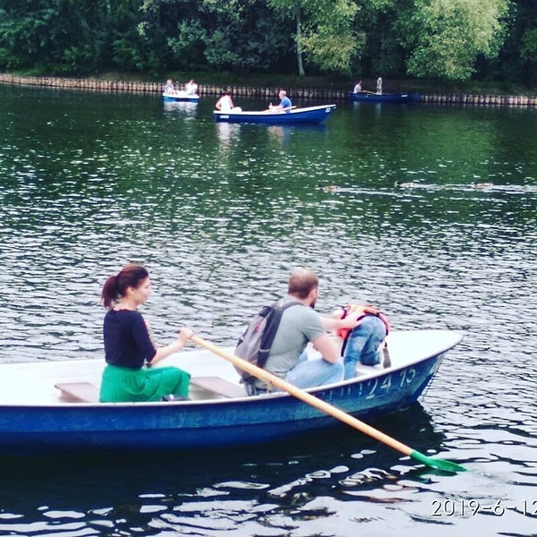 9. Пока папа нянчится с ребёнком, жена гребёт!