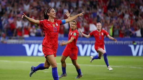 ABD, İngiltere'yi Alex Morgan'ın attığı iki golle 2-1 mağlup ederek adını finale yazdıran ilk takım olmuştu.