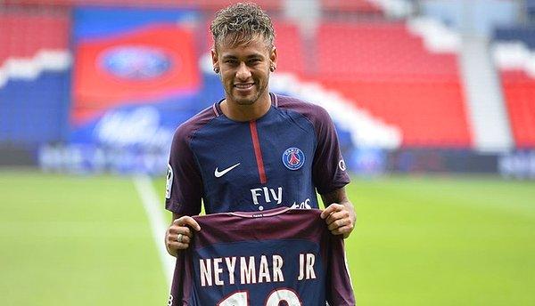 1. Neymar da Silva Santos Júnior / FC Barcelona ➡️ Paris Saint-Germain FC / 222 milyon €