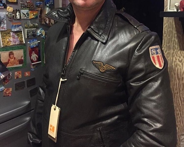 7. Этикетка - это элемент стиля, или он просто снять забыл?