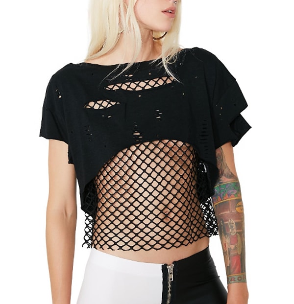 3. Нет, футболка не рваная, это мода 😅