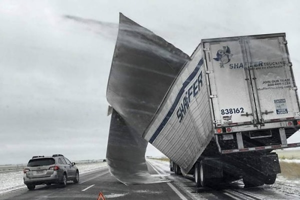 32. Только выехал в рейс из города, и тут бац!
