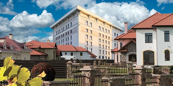 1. Со сколькими странами Россия имеет общие границы (в том числе морские)?