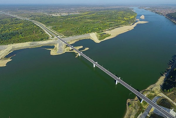 4. Какой из этих городов стоит на Оби?