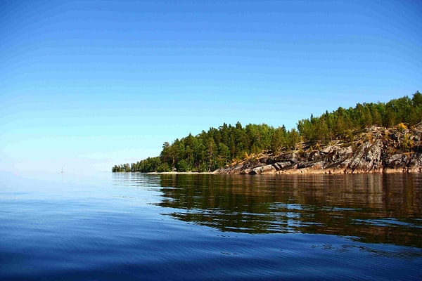 9. Какое российское озеро является крупнейшим в Европе?