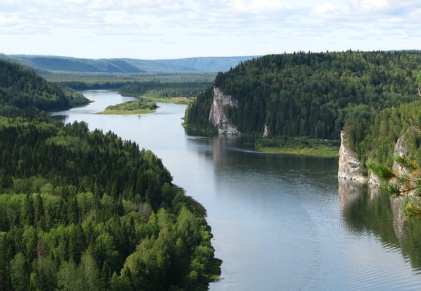 10. В какой федеральный округ входит Пермский край?