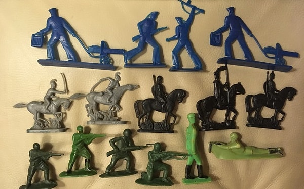 7. Пластиковые солдатики: