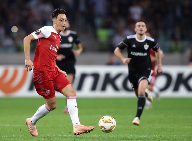 Arsenal'in Mesut Özil'in ismini gidecekler listesine yazdığı haberi, bu transfer döneminde ortalığı birbirine kattı. Yıldız oyuncusunun Türk kulüpleri ile, özellikle Fenerbahçe ile görüştüğü dedikodusu gündeme bomba gibi düştü!