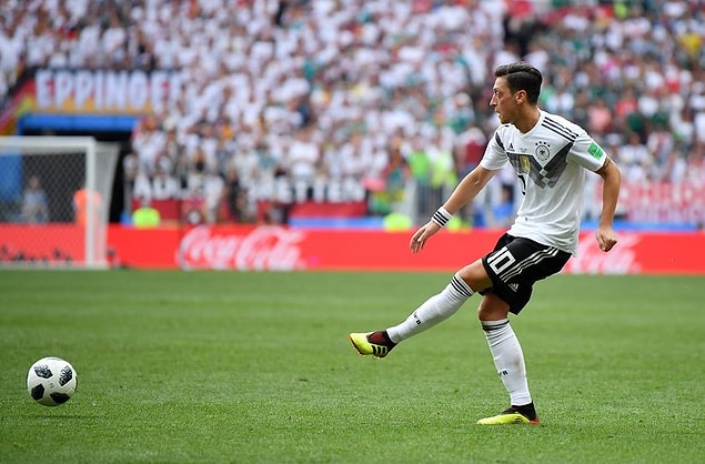 Premier Lig'te 166 maça çıkan Özil, sahada kaldığı 13.809 dakikada 32 gol ve 56 asistlik bir performans sergiledi.