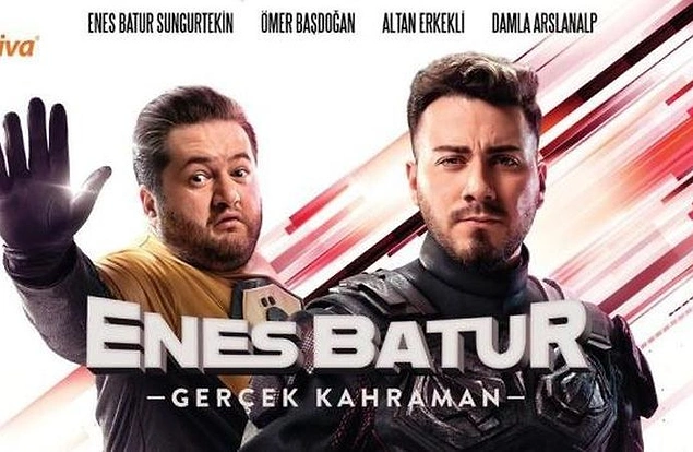 Kimi de Enes Batur, Halil Söyletmez gibi film çekiyor.