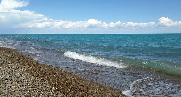 8. Назовите единственное озеро на планете, состоящее из пресной и соленой воды.