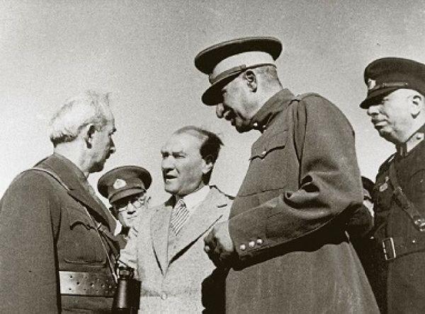 1937 - Türkiye ile İran, Irak ve Afganistan arasında saldırmazlık paktı (Sadabad Paktı) imzalandı.
