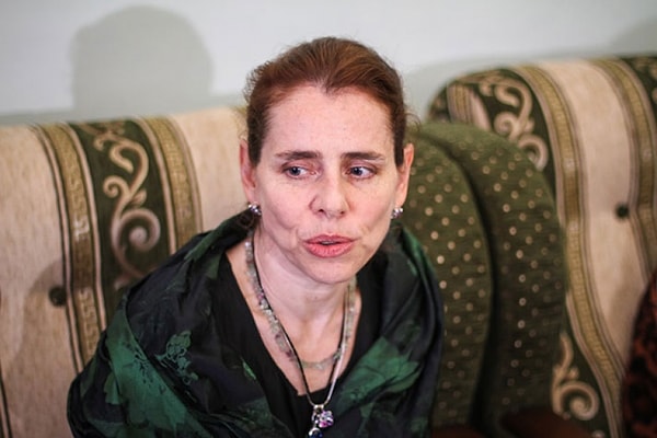 1. Чья это дочь?