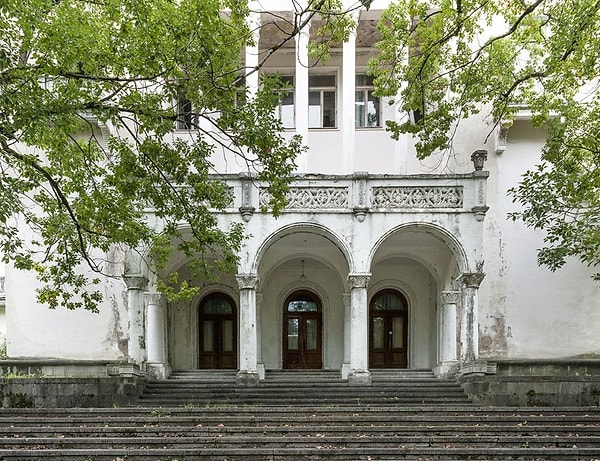 17. Входы для частных номеров. Цхалтубо, Грузия