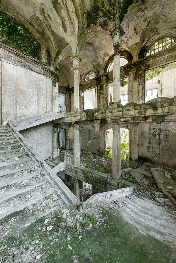 20. Внутри этого же санатория. Сухум, Абхазия