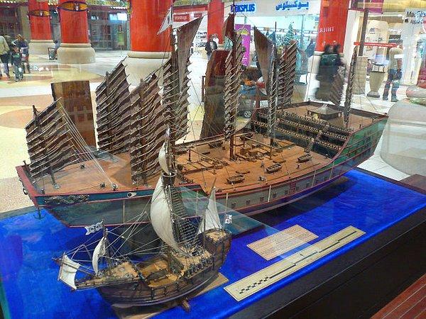 13. Çinli denizci ve kaşif Zheng'in gemisi, Kristof Kolomb'un Santa Maria'sıyla karşılaştırıldı. Her ikisi de aynı dönemde yaşadı