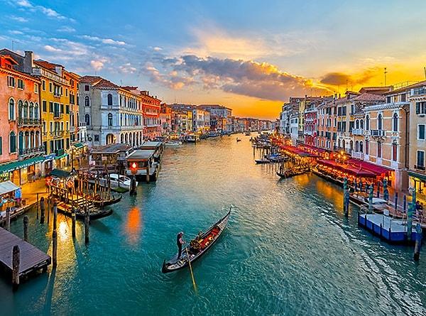 Bazı sanat bilginleri bu manzaranın tamamen hayali olduğunu söylese de bir kesim de bu manzaranın aslında İtalya'nın belirli kesimlerinden etkilenmiş olabileceğini söylüyor.
