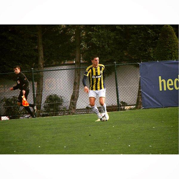 Fenerbahçe U15 takımında forma giyerken 29 Aralık 2012'de annesini trafik kazasında kaybetti.