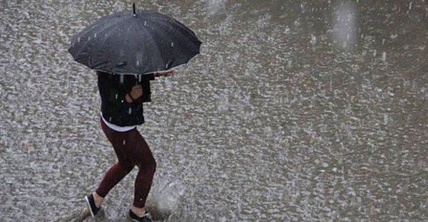 Bugün Ankara'da da sağanak yağış yaşamı olumsuz etkiledi.