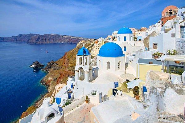 1. Atina'dan başlayarak bütün Yunanistan'ı keşfedin ve yolunuz mutlaka Santorini'ye düşsün.