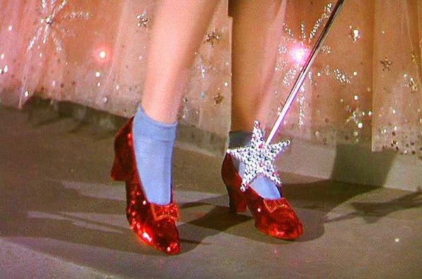 7. Dorothy’nin yakut kırmızısı ayakkabıları, 2 ila 3 milyon dolar arası