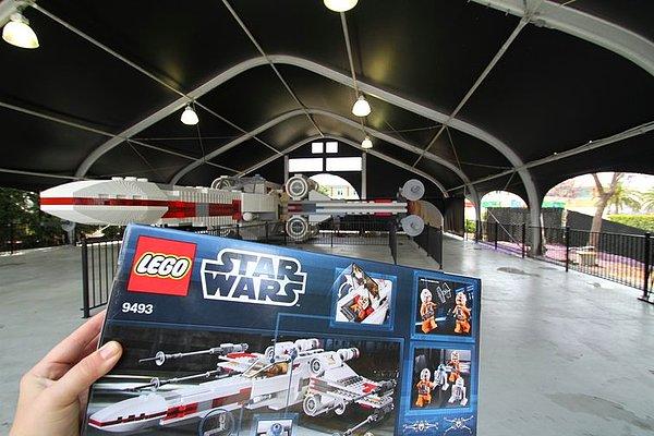 12. İnşa edilmiş en büyük Lego modeli, Çek Cumhuriyeti'ndeki bir Lego dükkanında bulunan 5.3 milyon lego parçalık Yıldız Savaşları X-Wing modelidir.