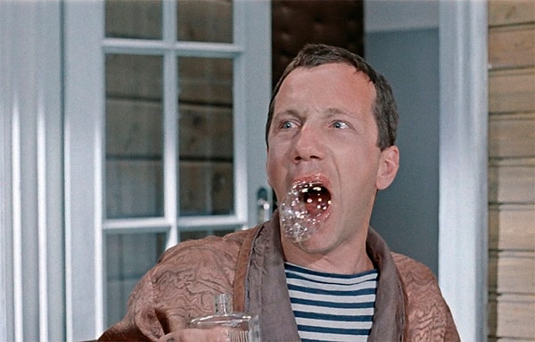 3. Куда планировал отправиться Косой из «Джентльменов удачи» после покупки машины и костюма с отливом?