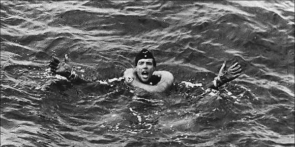 3. Какой морской сигнальный флаг означает «Человек за бортом!»?