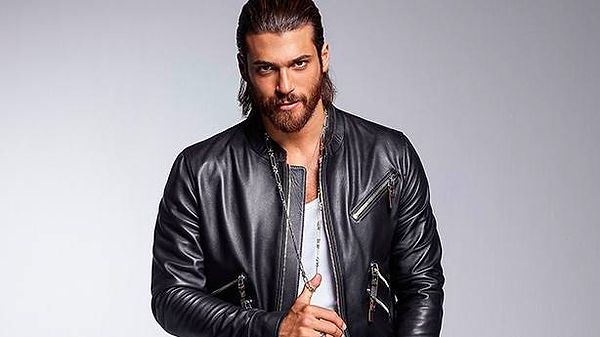 16. Can Yaman, durup dururken Instagram'dan takipçilerini tersledi.