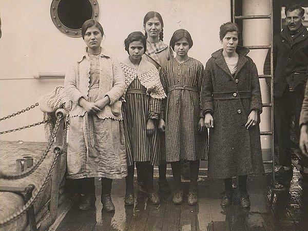 1910-1920 arası 350.000 civarı Yunan, Amerika'ya göç etmişti.