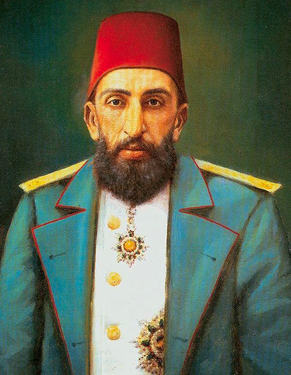 1905 - II. Abdülhamid'e Yıldız Camii önünde Ermeniler tarafından suikast girişiminde bulunuldu. II. Abdülhamid, Şeyhülislam Cemaleddin Efendi ile ayaküstü konuşması sebebiyle arabadan uzakta olduğundan suikastten yara almadan kurtuldu.