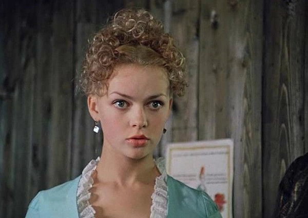 10. Кто в фильме «Формула любви» снимался с загипсованной ногой?