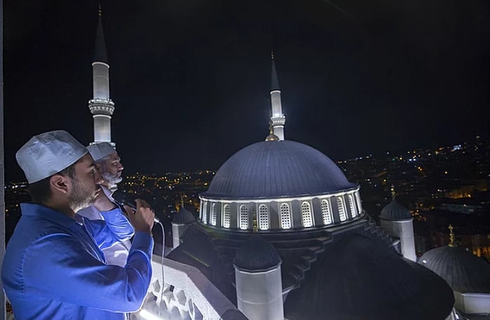 Türkiye Genelinde Aynı Anda Okundu: 90 Bin Camide Sela Sesleri