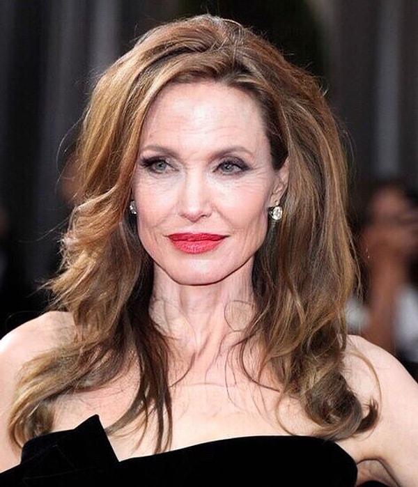 7. Анджелина Джоли