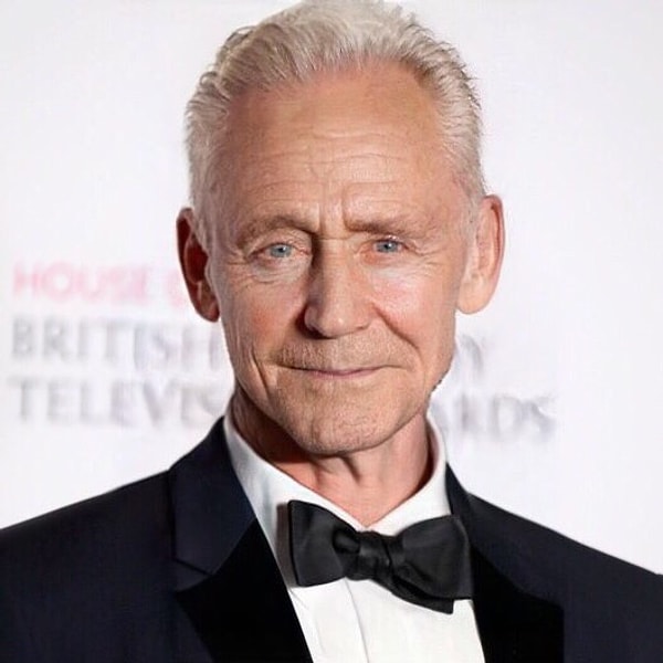 38. Том Хиддлстон